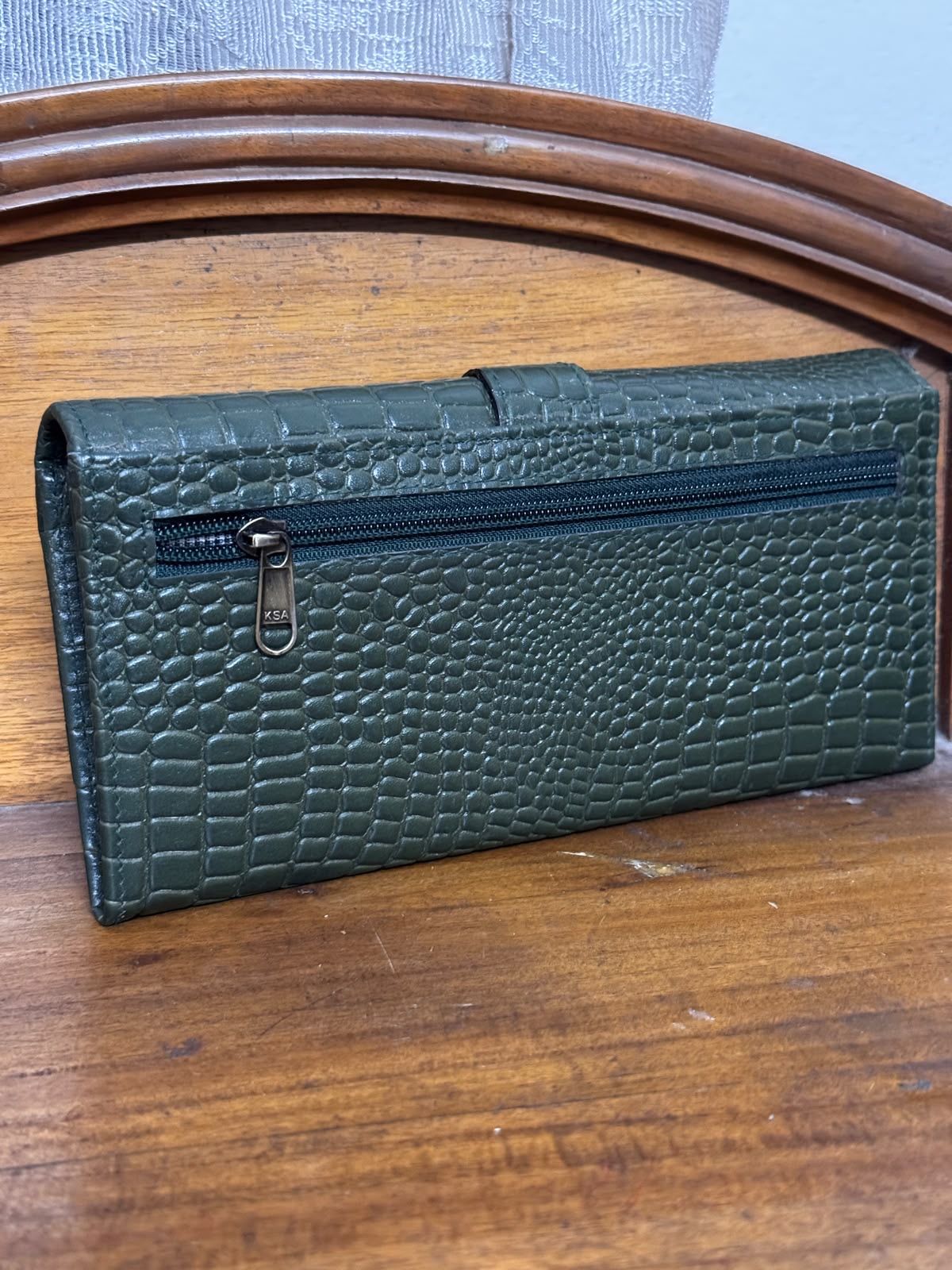 Sreeleatherd dark green color purse